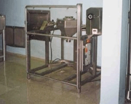 Laboratory medium scale mixer